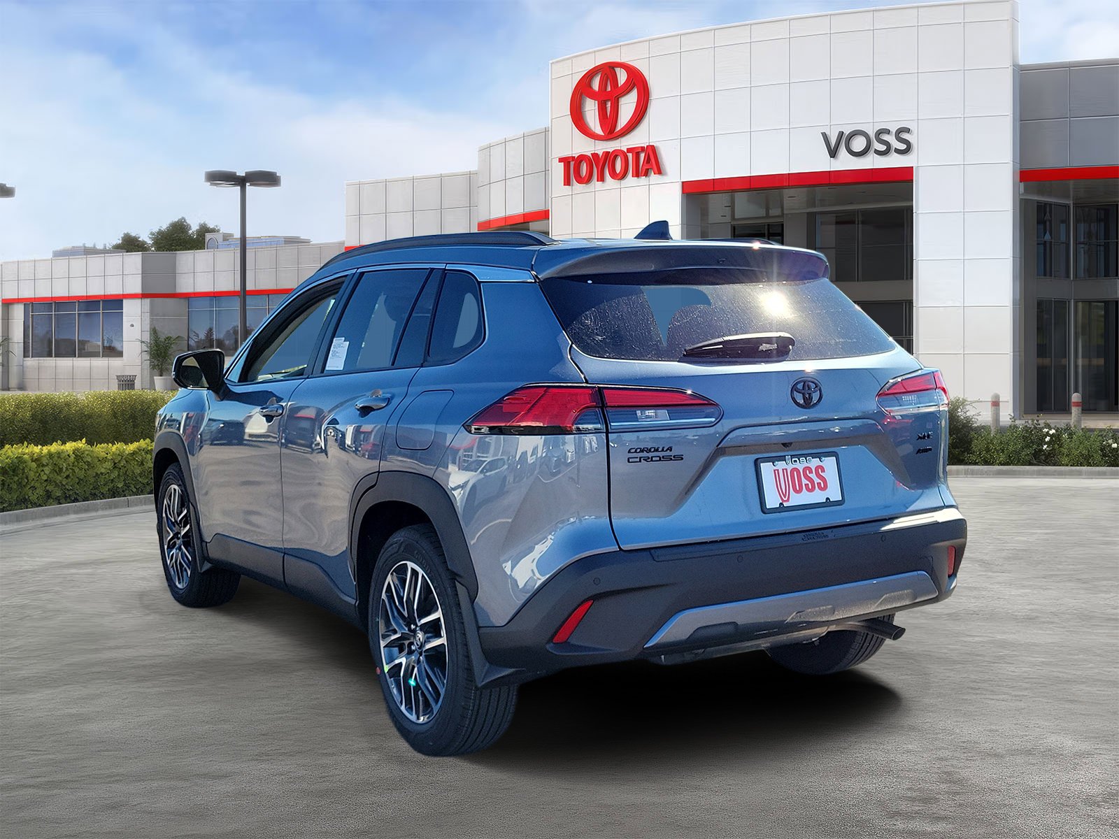 2026 Toyota Corolla Cross XLE, photo 2 of 12