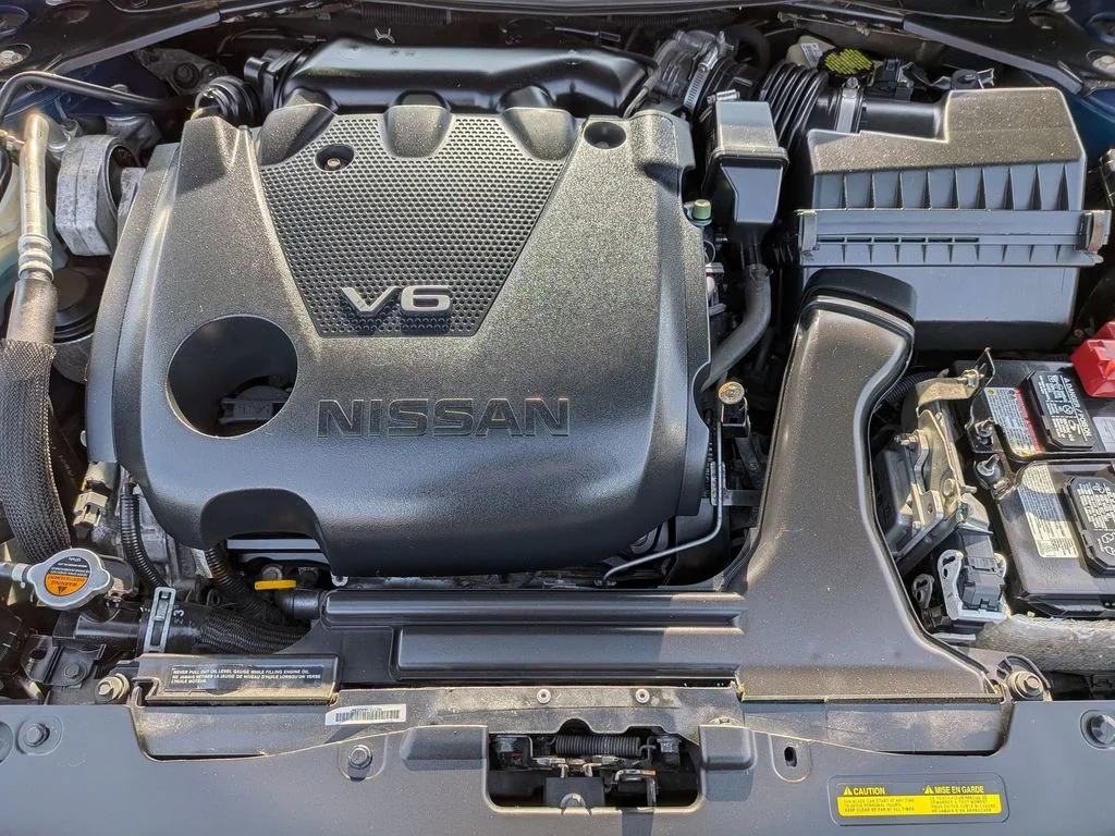 Used 2017 Blue Nissan 3.5 S image 30