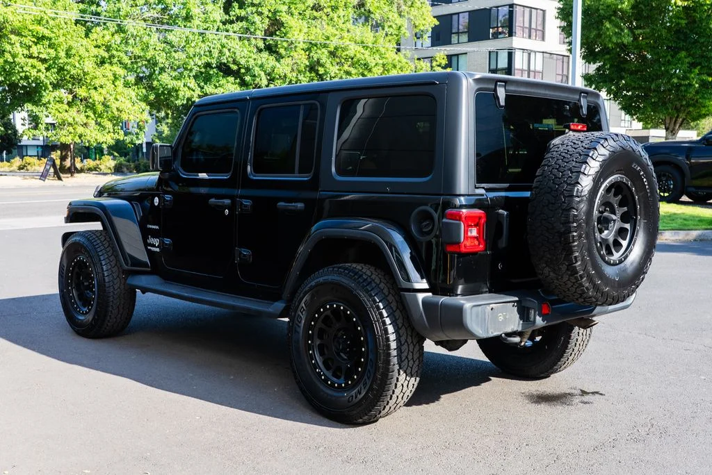 Used 2018 Black Jeep Unlimited Sahara image 4