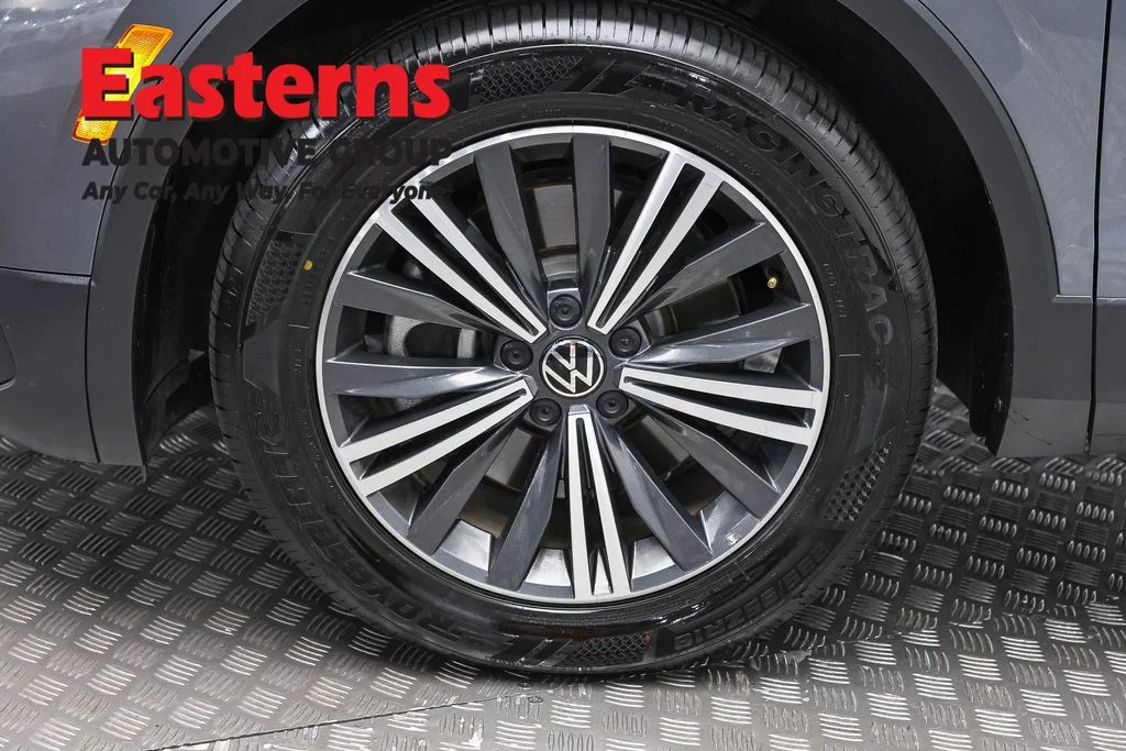 Used 2024 Gray Volkswagen 2.0T Wolfsburg Edition image 30