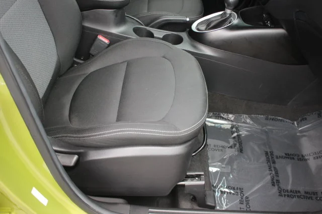 Used 2018 Green Kia Plus image 28