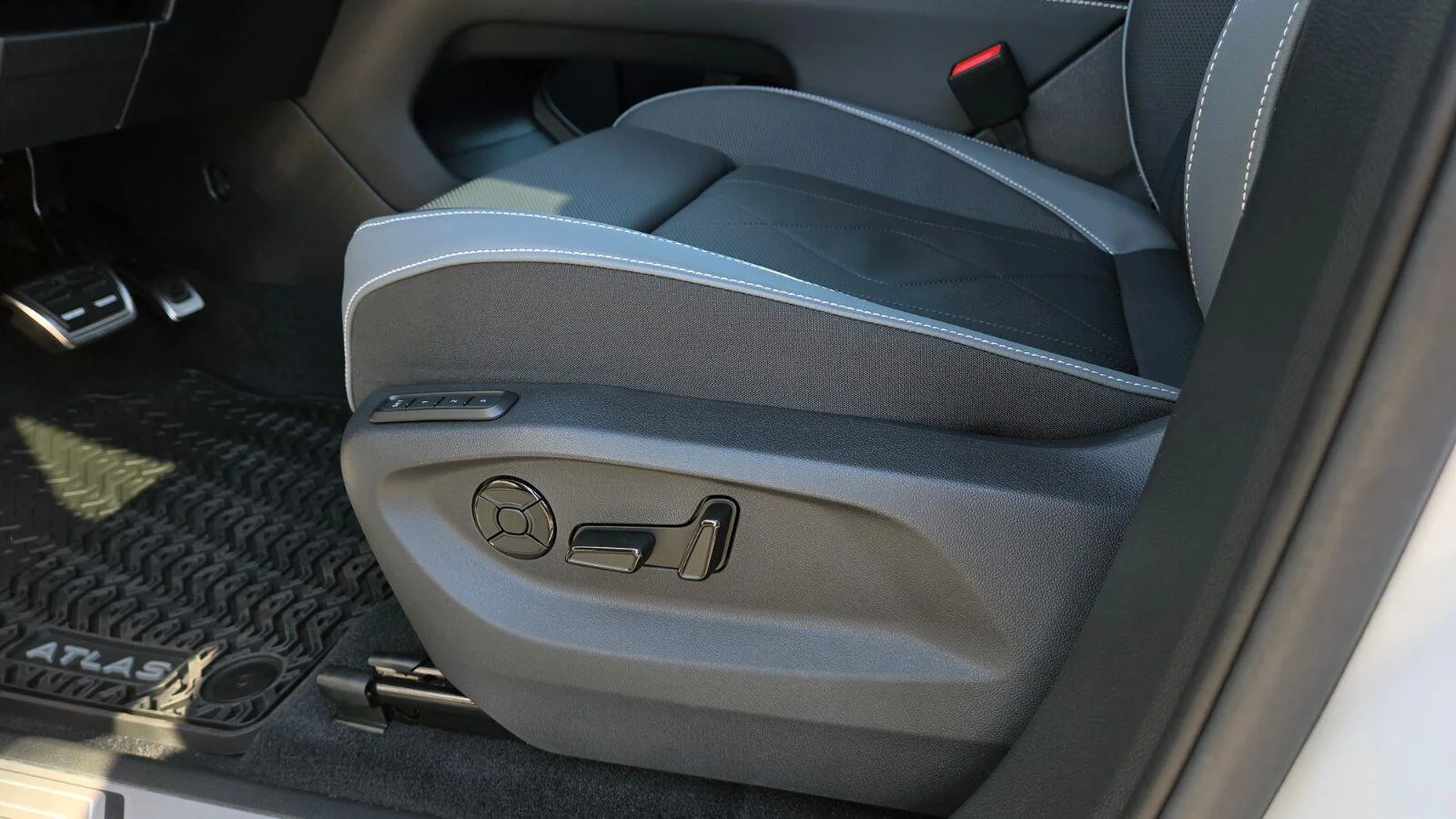 New 2027 Opal White Pearl Volkswagen SEL R-Line image 20