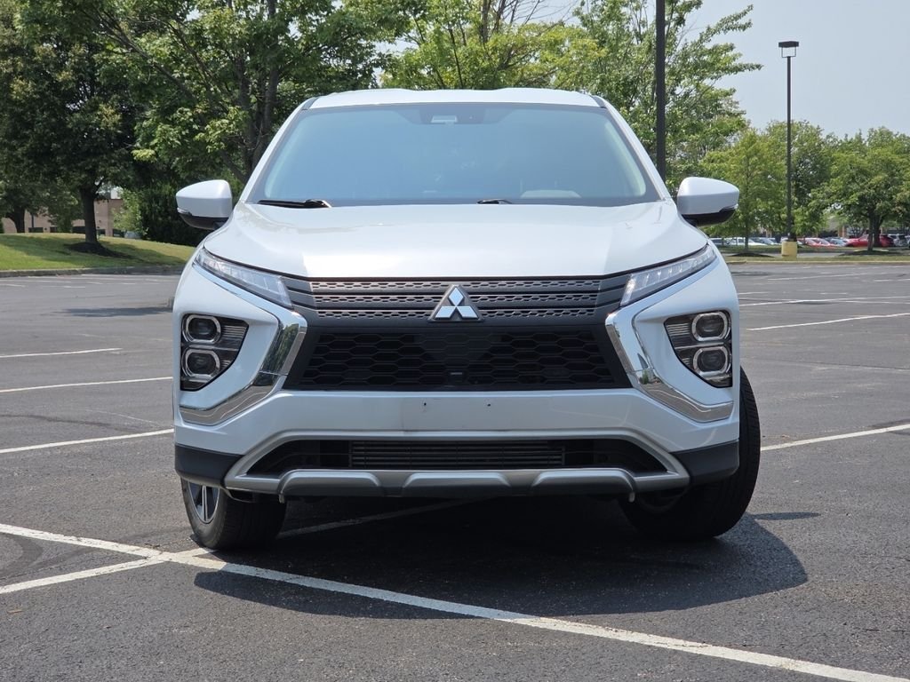 Used 2023 White Diamond Mitsubishi SE image 16