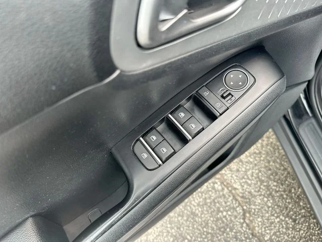 Used 2022 Black Kia LX image 17