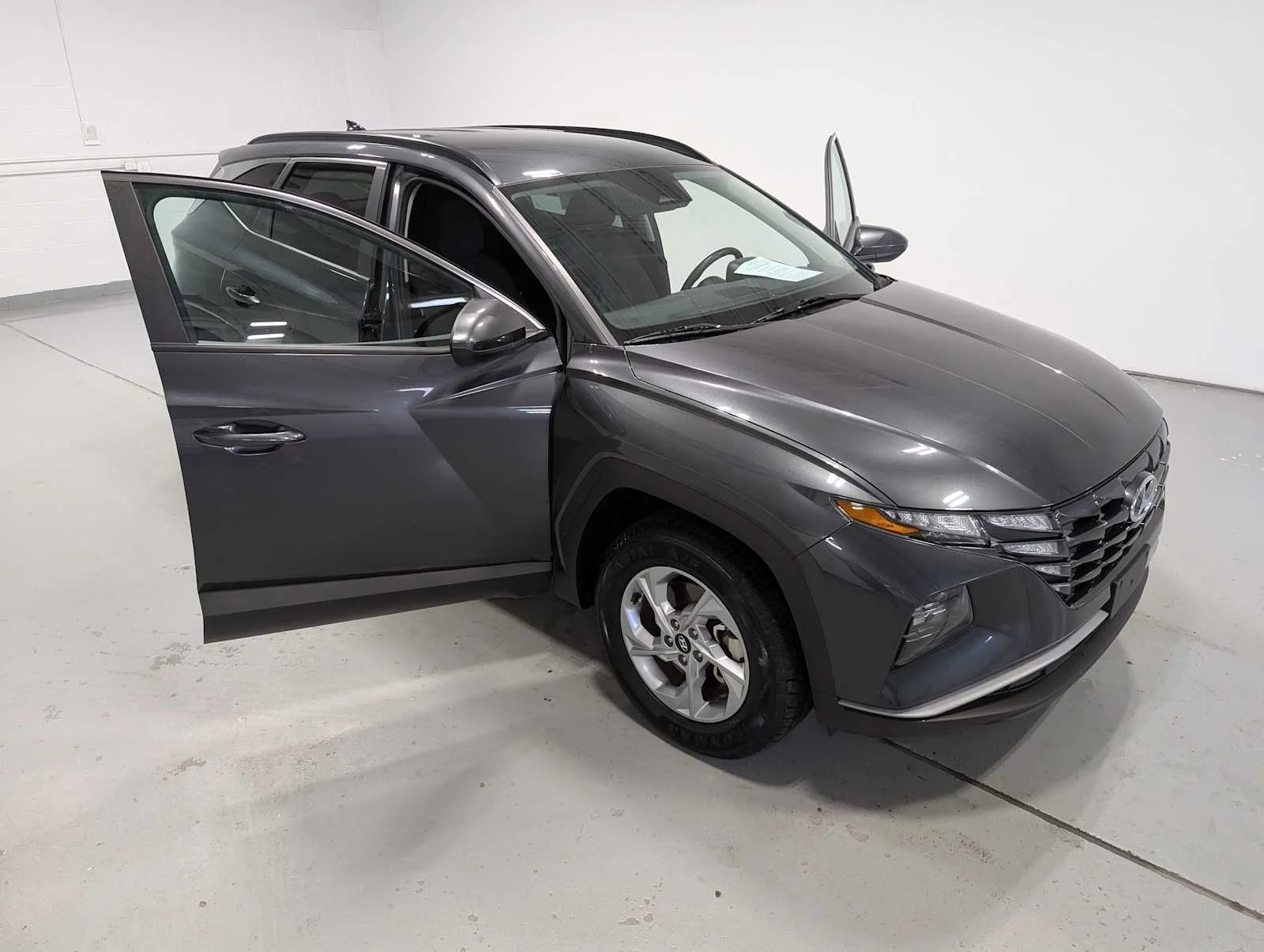 Used 2024 Dark Gray Metallic Hyundai SEL image 16
