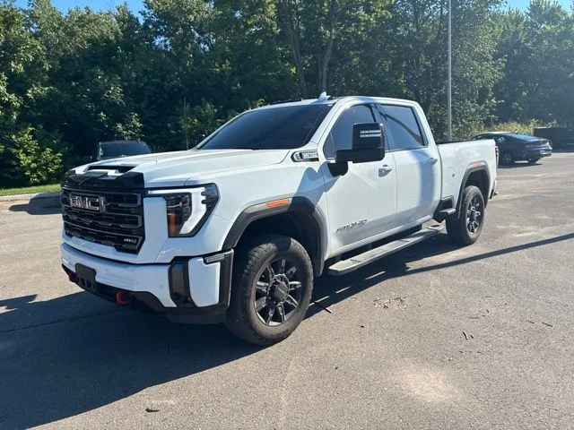 Used 2024 White GMC AT4 image 3