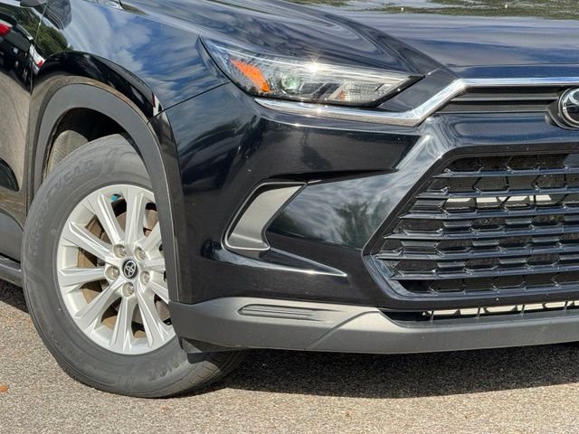 Used 2024  Toyota XLE image 12