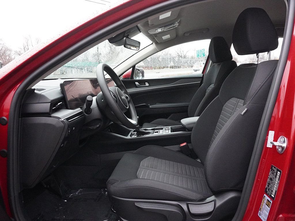 Used 2025 Red Kia LXS image 27