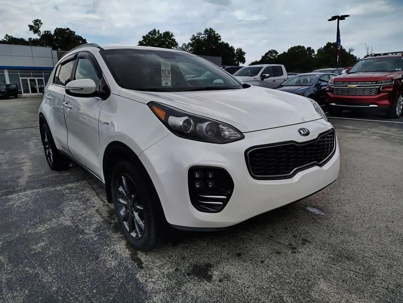 Used 2018 White Kia EX image 3
