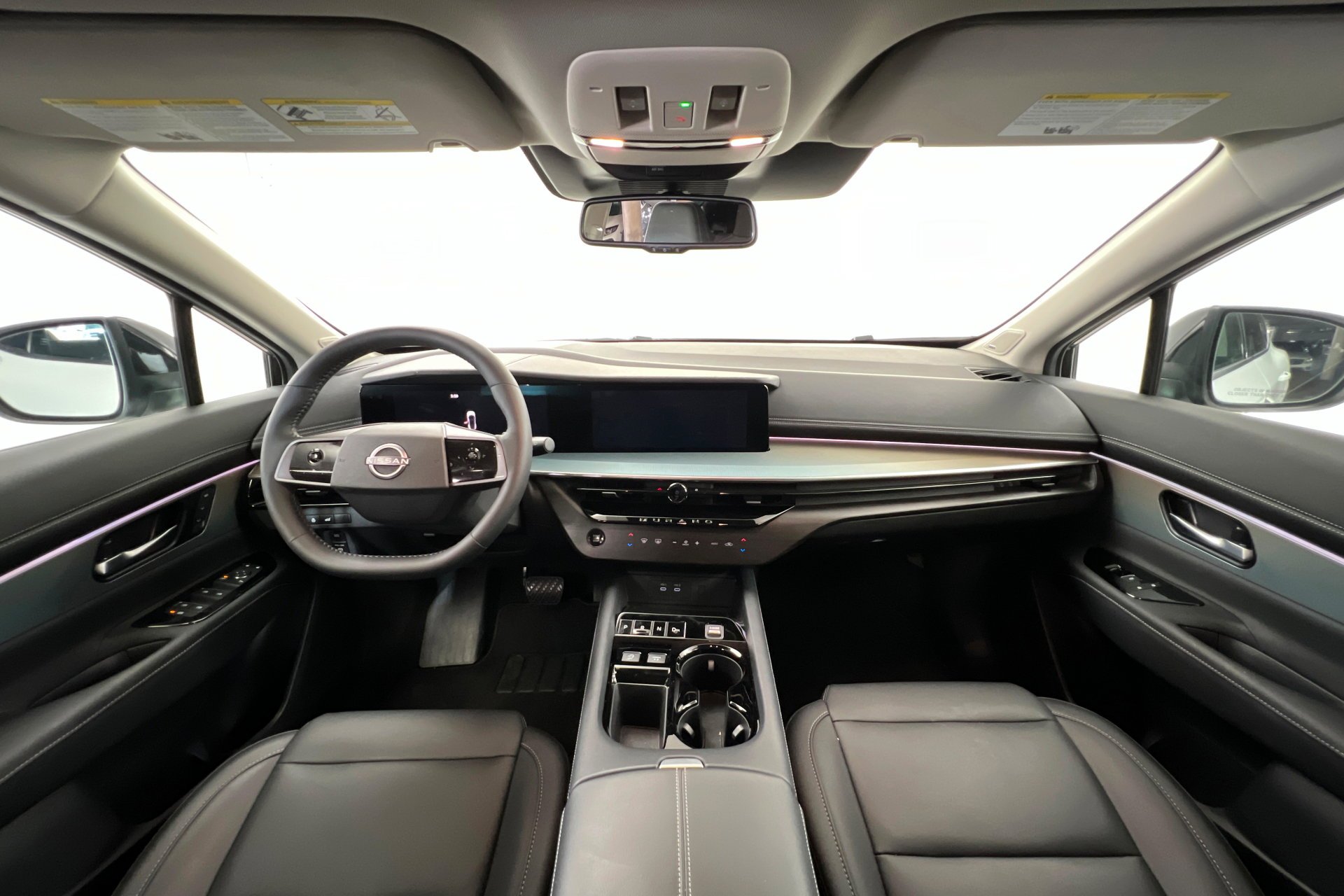 Used 2025 Everest White Pearl Tricoat Nissan SL image 10