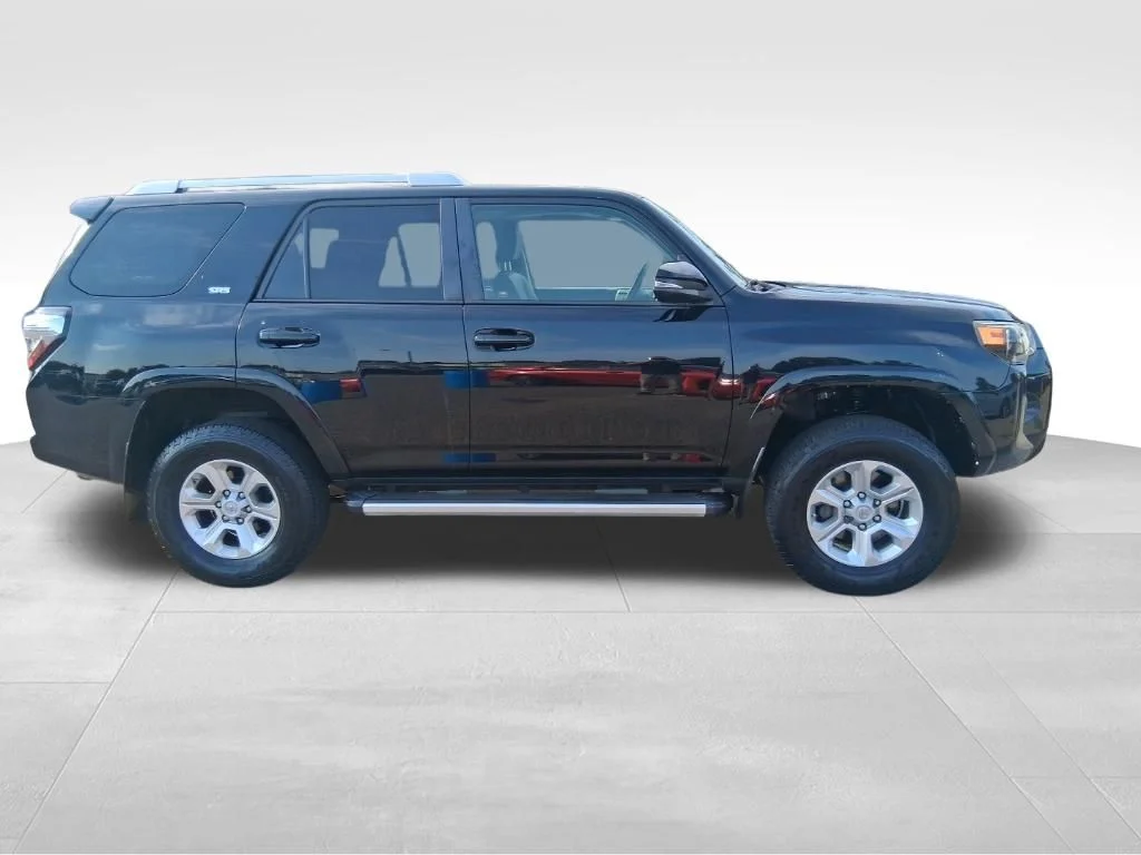 Used 2018 Black Toyota SR5 Premium image 5