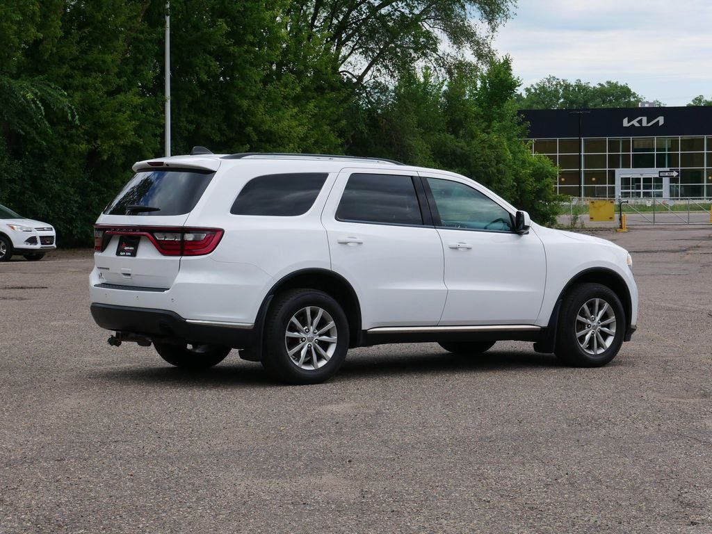Used 2018 White Dodge SXT image 3