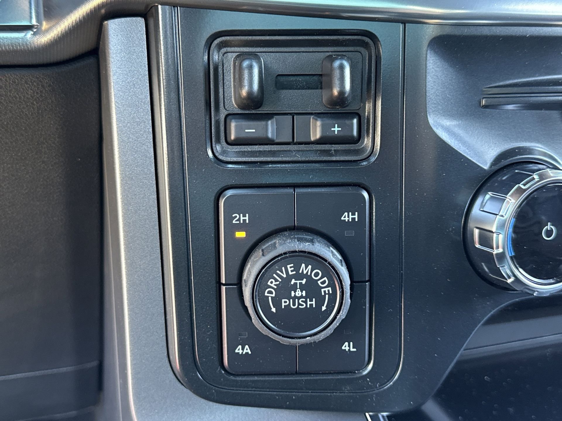 2025 Ford F-150 Lariat - Photo 7