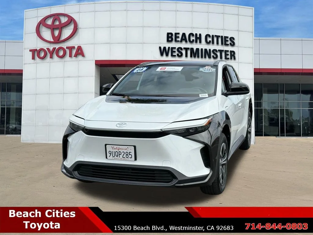 Certified Used 2025 Beige Toyota XLE image 5