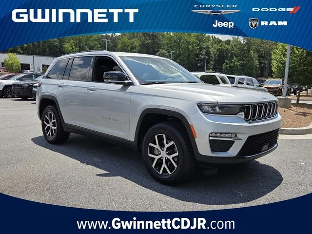 Used 2025 Silver Jeep Limited image 1