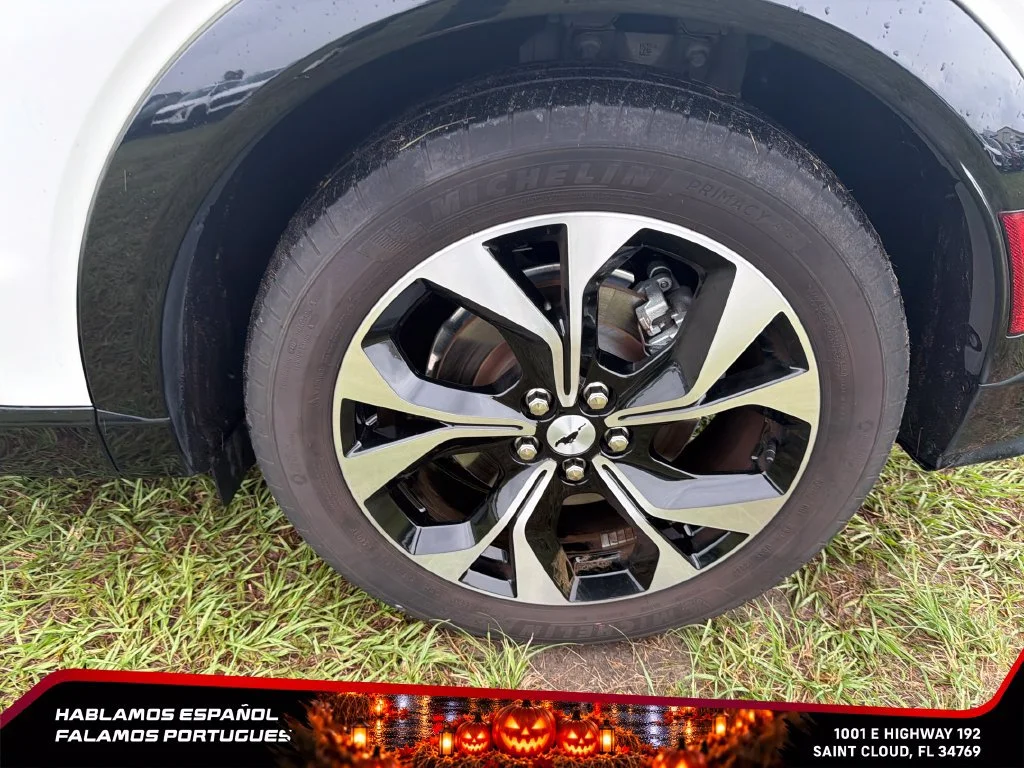 Used 2022  Ford Premium image 11