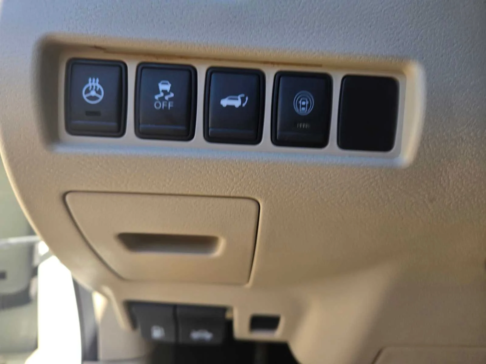 Used 2019  Nissan SL image 20