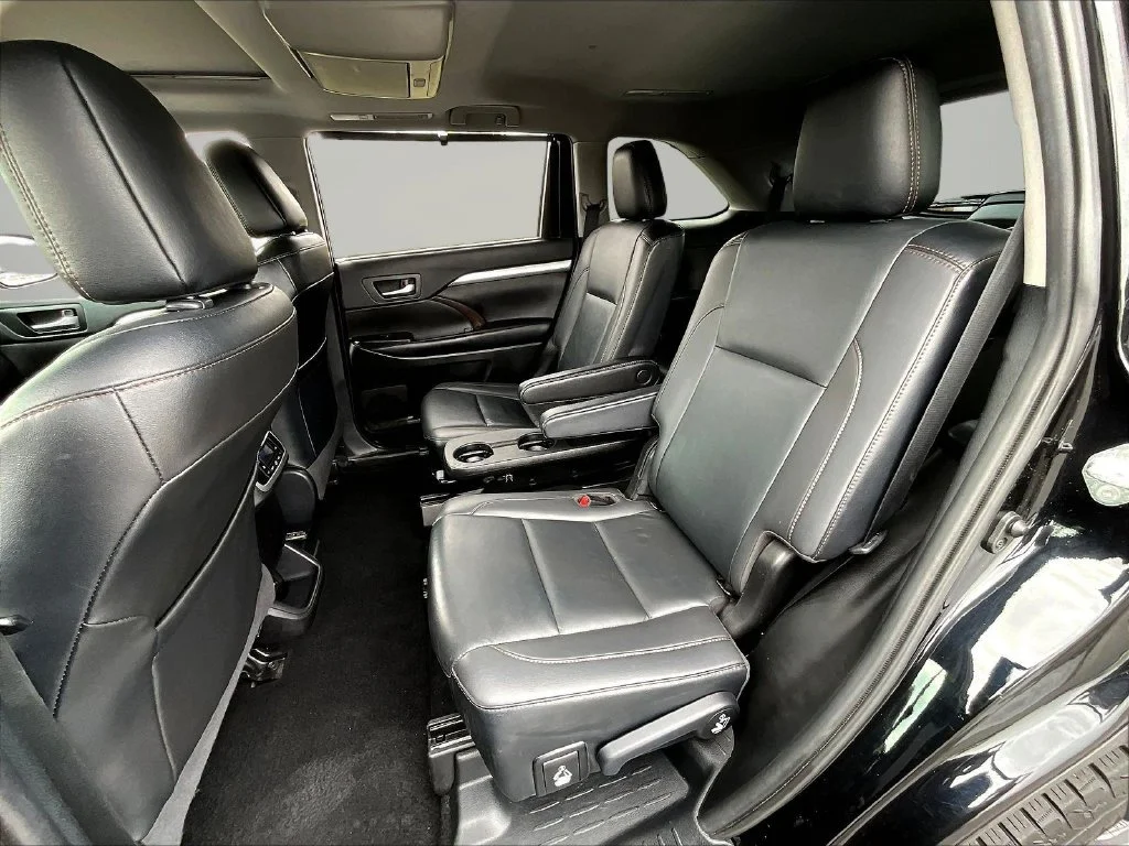 Used 2019 Black Toyota XLE image 21