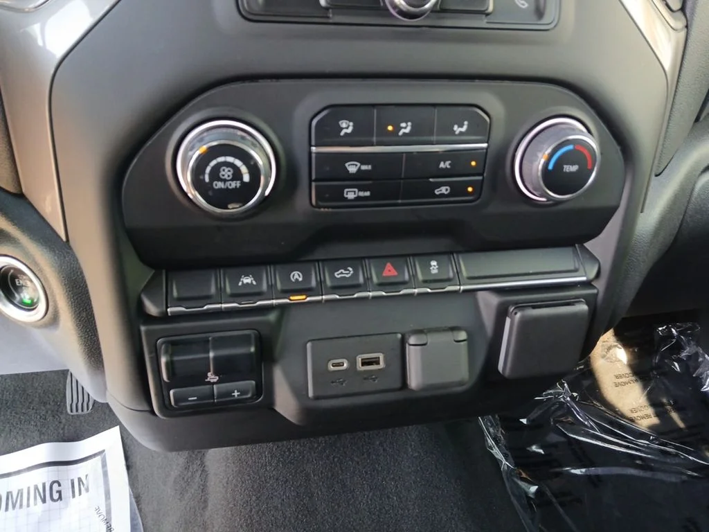 Used 2023 White Chevrolet Custom image 25