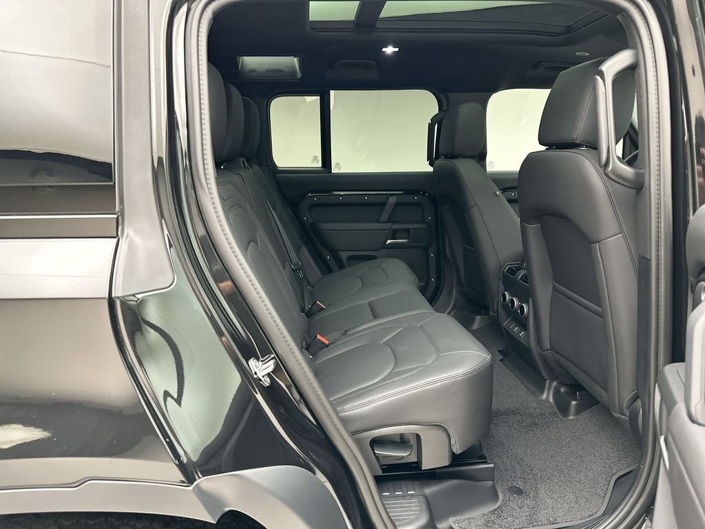 New 2026 Santorini Black Metallic Land Rover S image 15