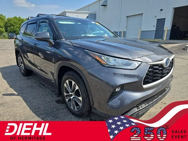 Used 2020 Gray Toyota XLE image 1