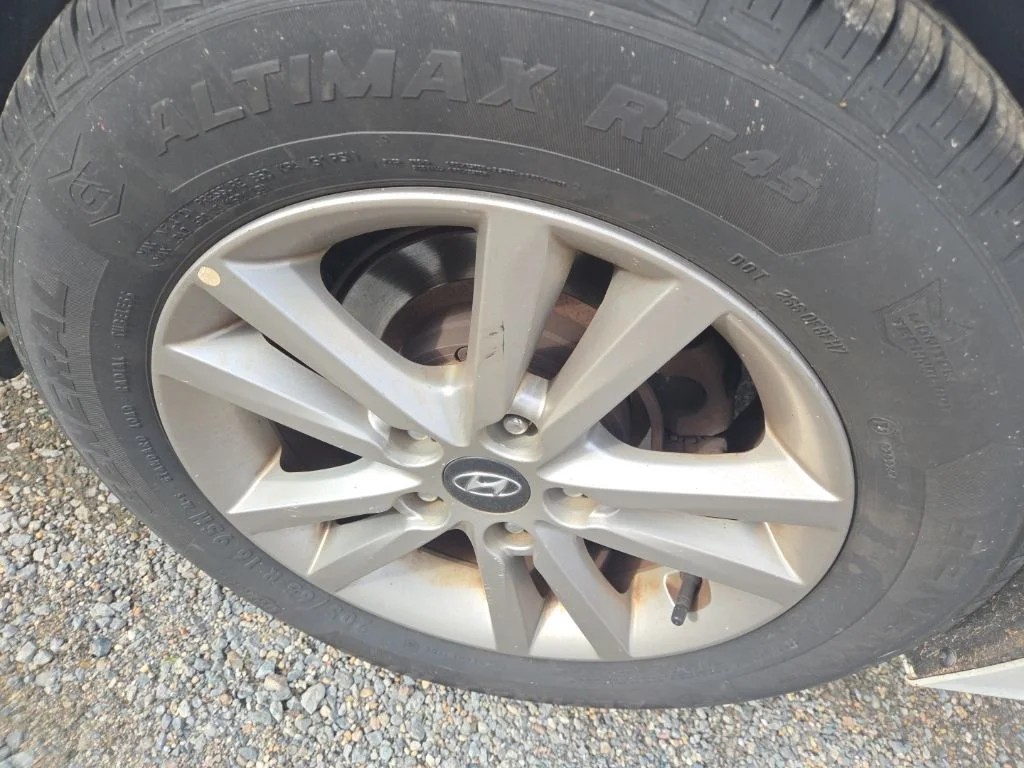 Used 2016 White Hyundai SE image 12