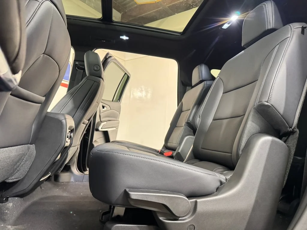 New 2027 Mosaic Black Metallic Chevrolet LT image 10