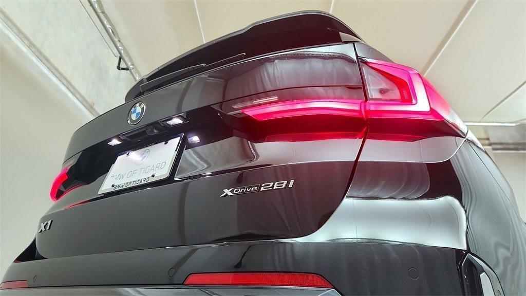 Used 2026 Black Sapphire Metallic BMW xDrive28i image 11