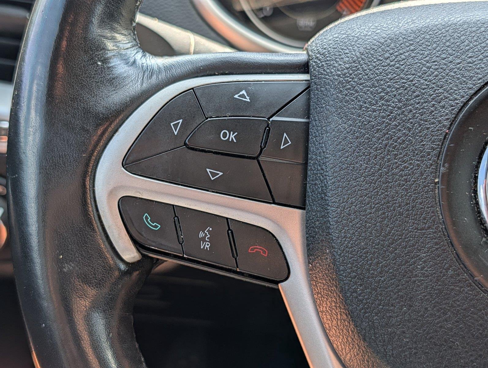 Used 2015 Bright White Clearcoat Jeep Trailhawk image 24
