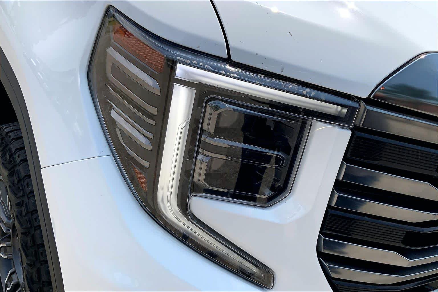 Used 2024 Summit White GMC AT4 image 28