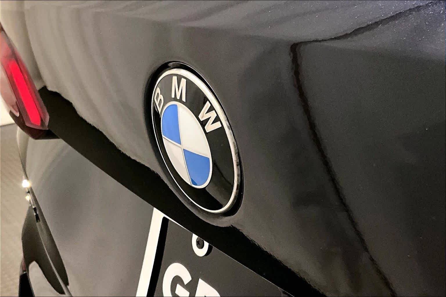 Used 2019 Carbon Black Metallic BMW xDrive40i image 32