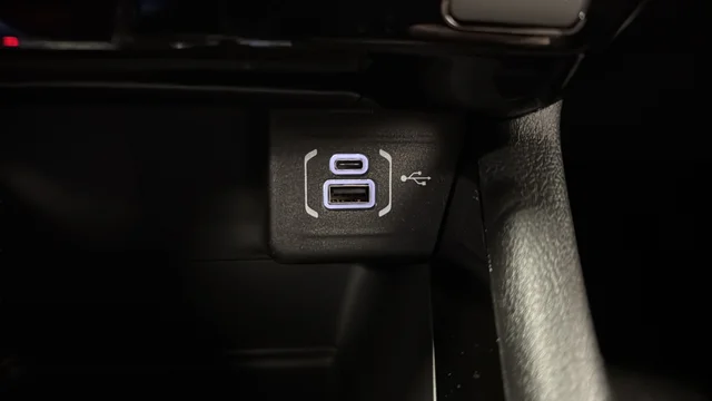New 2026 Diamond Black Crystal Pearlcoat Jeep Latitude image 31