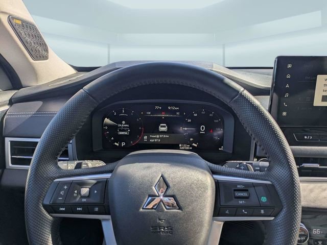 Used 2025 White Mitsubishi SE image 31