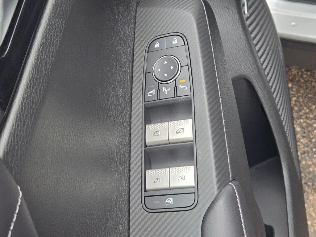 2026 Mitsubishi Outlander SE - Photo 18