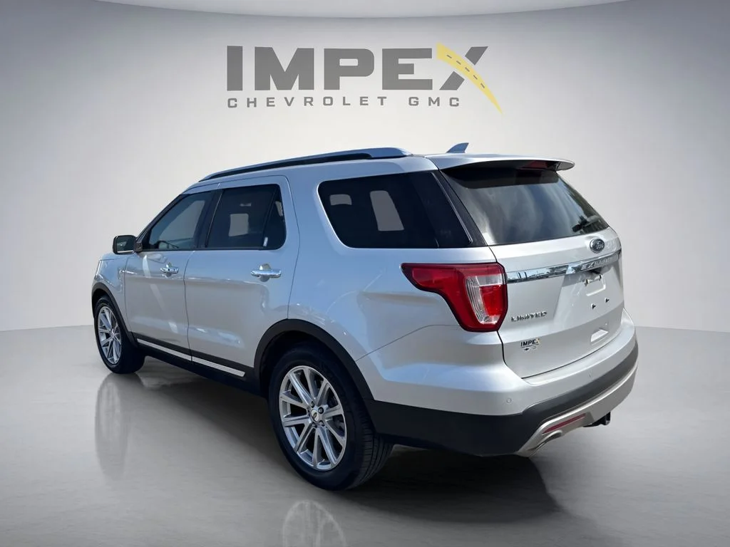 Used 2017 Silver Ford Limited image 3