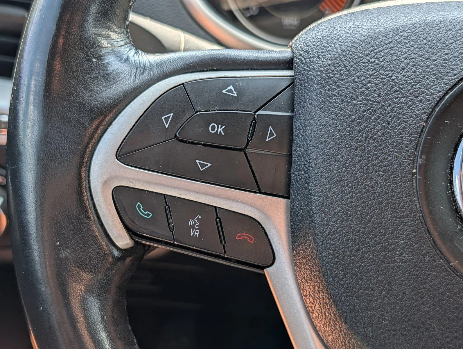 Used 2015 Bright White Clearcoat Jeep Trailhawk image 24