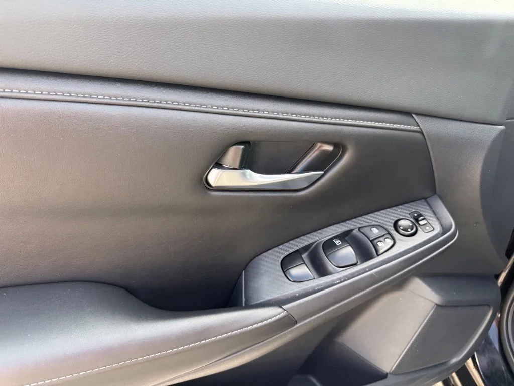 Used 2021 Black Nissan SV image 5