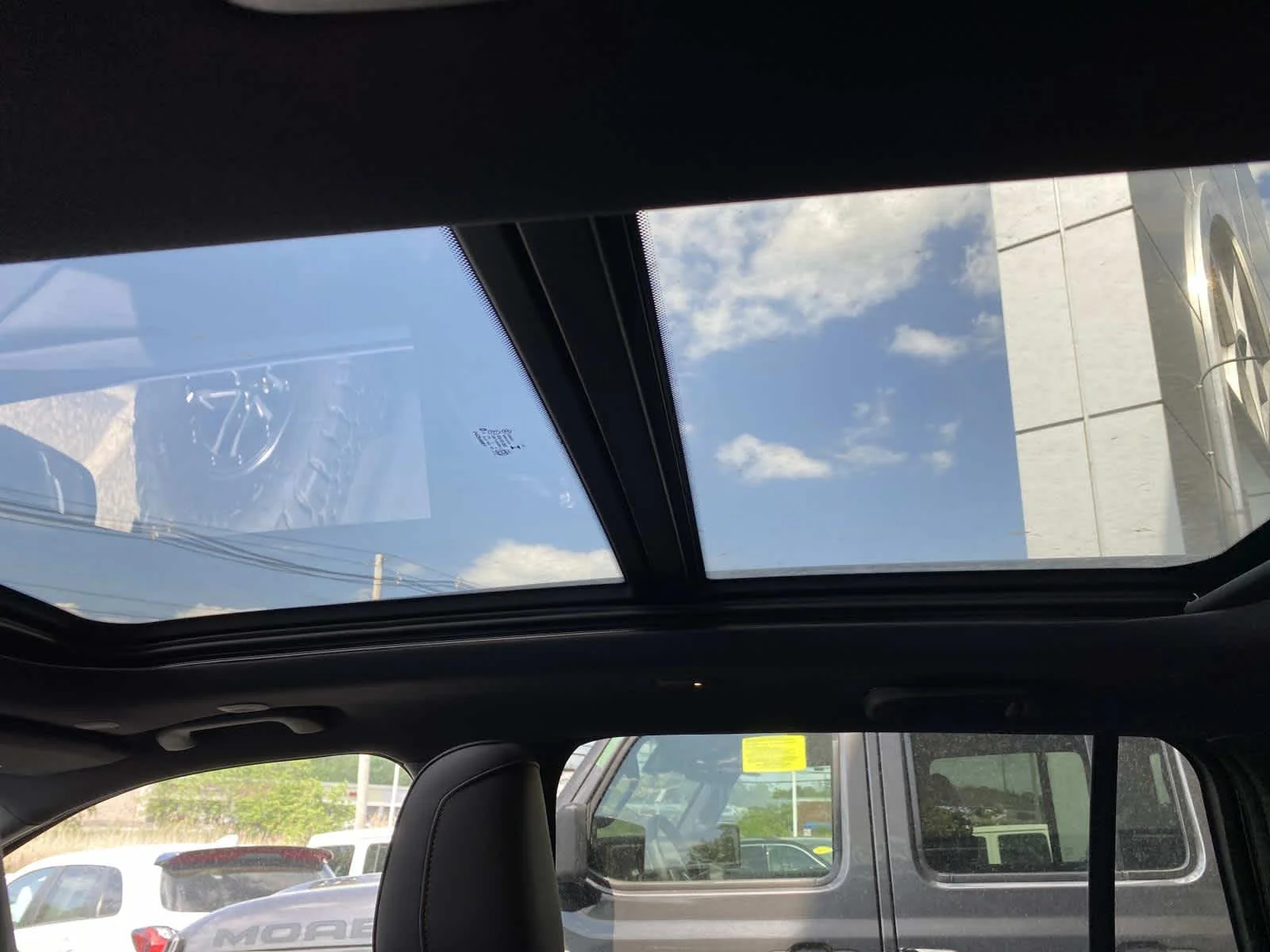New 2026 Diamond Black Crystal Pearlcoat Jeep Limited image 7