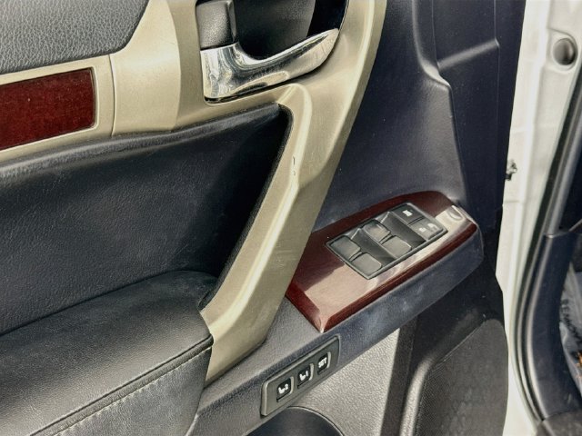 Used 2015 Silver Lexus 460 Luxury image 18