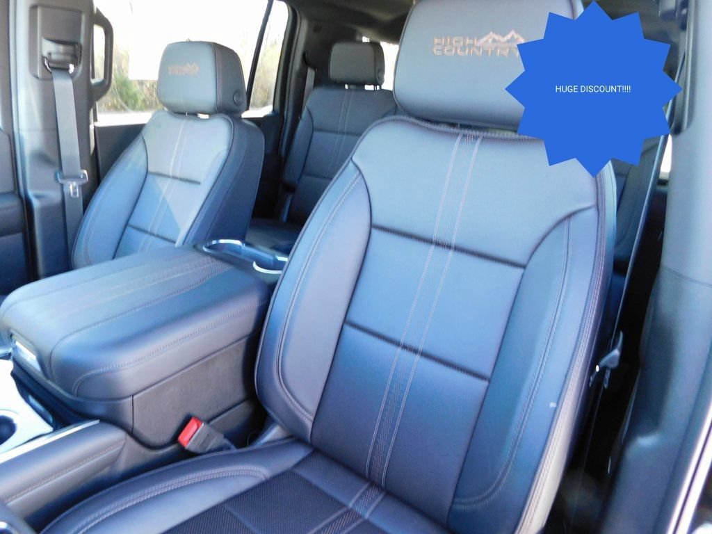 2025 Chevrolet Suburban High Country - Photo 16
