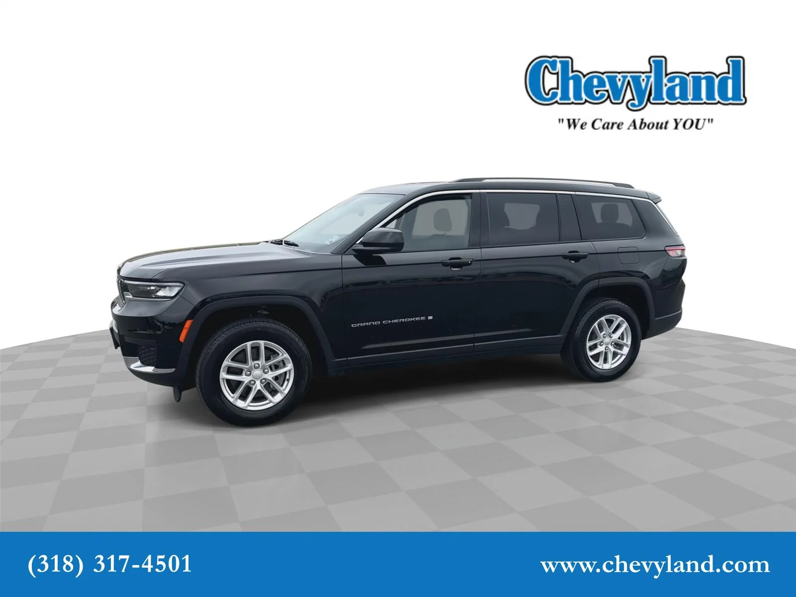 Used 2023 Diamond Black Crystal Pearlcoat Jeep Laredo image 4