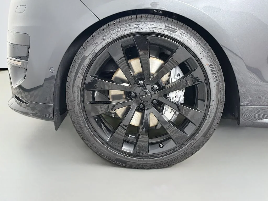 New 2026 Carpathian Grey Land Rover Dynamic SE image 33