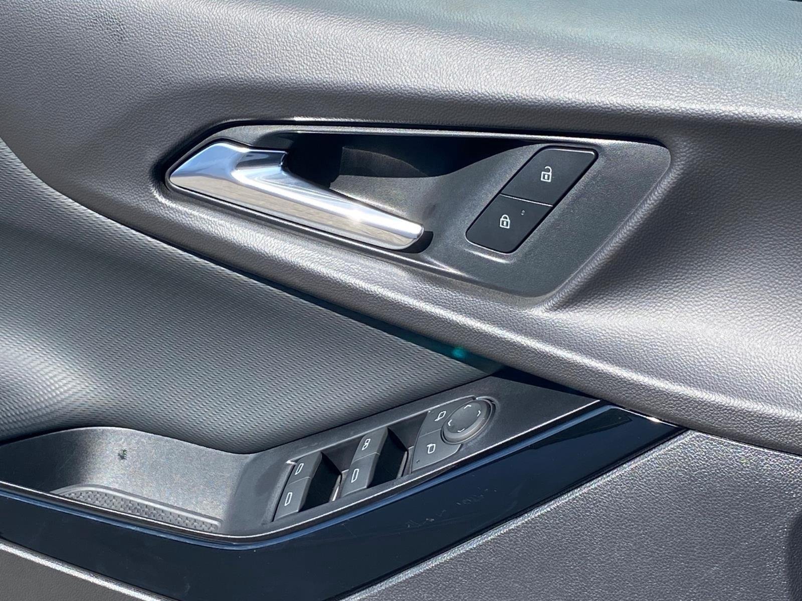 New 2027 Summit White Chevrolet LT image 19