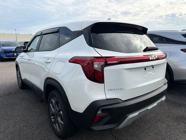 Used 2025 White Kia LX image 4