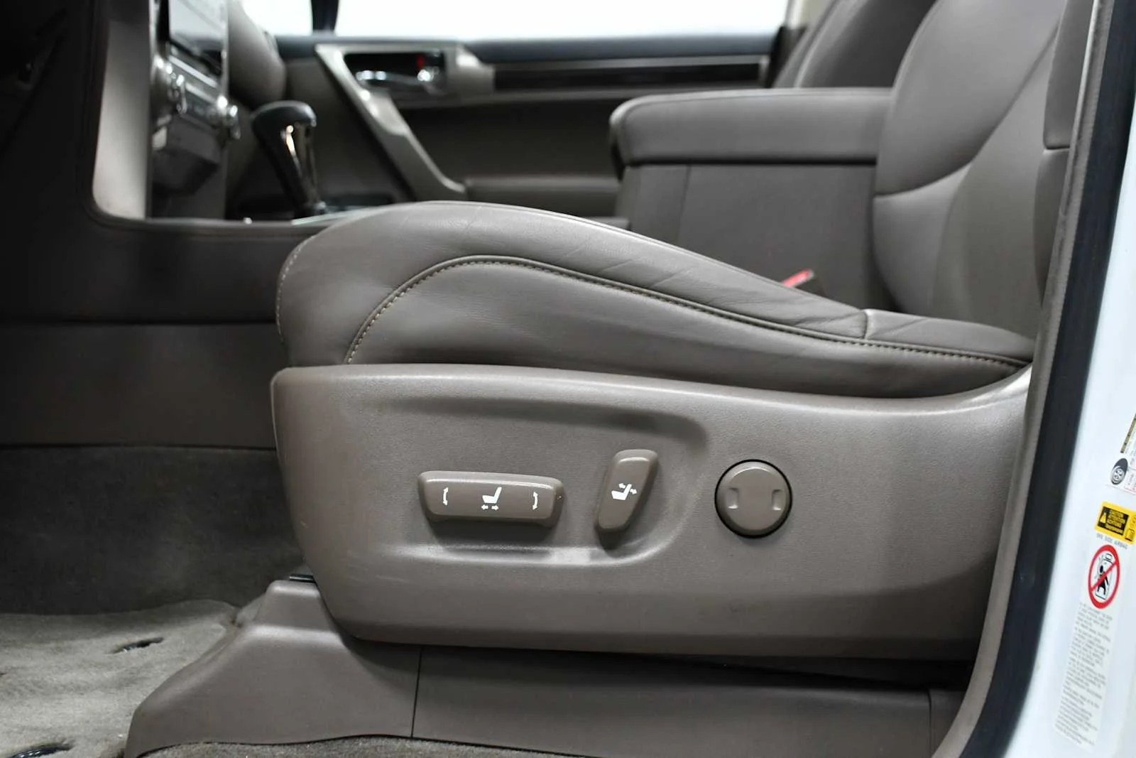 Used 2018 Starfire Pearl Lexus  image 13
