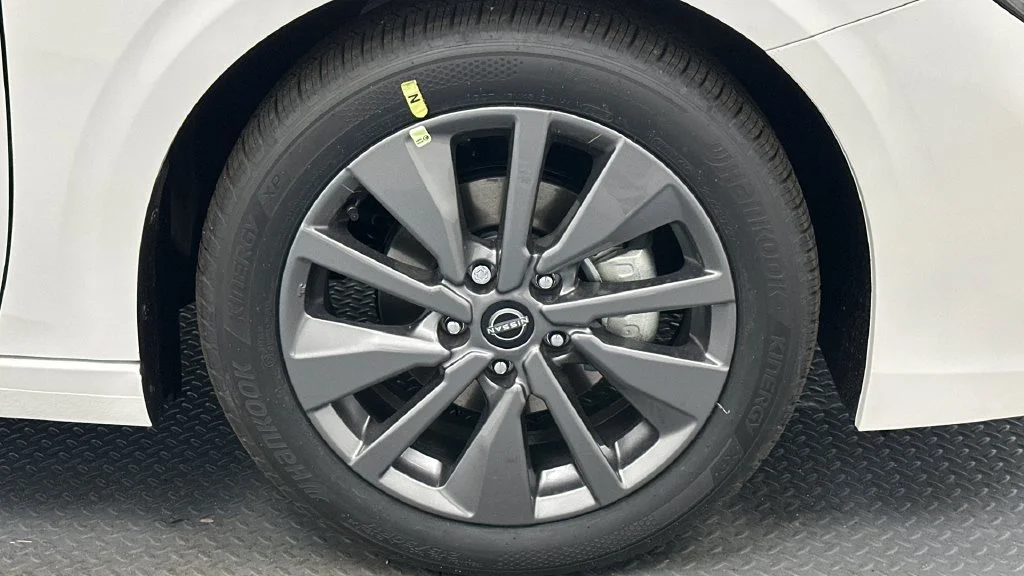 New 2026 White Nissan SL image 18