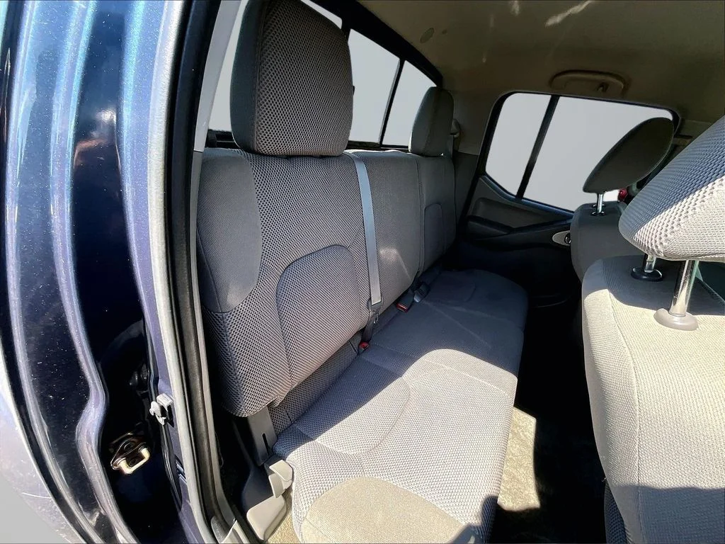 Used 2015 Blue Nissan SV image 27
