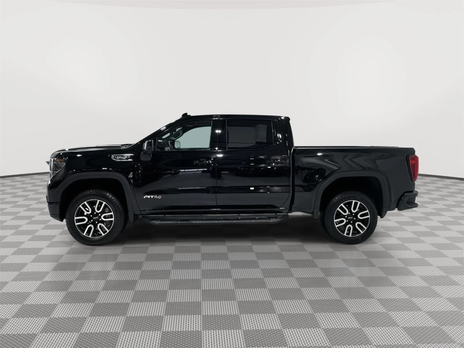Used 2025 GMC Sierra 1500 AT4 with VIN 1GTUUEEL5SZ200960 for sale in Alexandria, Minnesota
