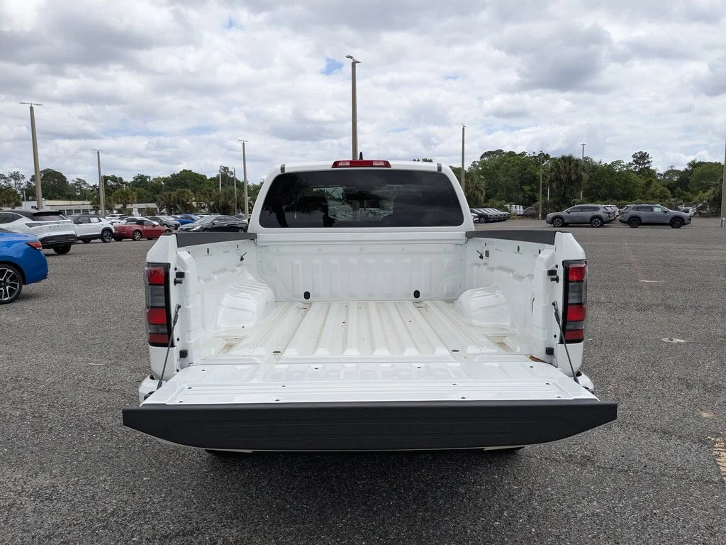 2025 Nissan Frontier SV - Photo 13