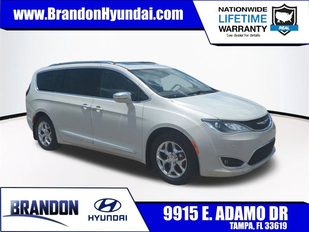 2017 Chrysler Pacifica Limited's photo